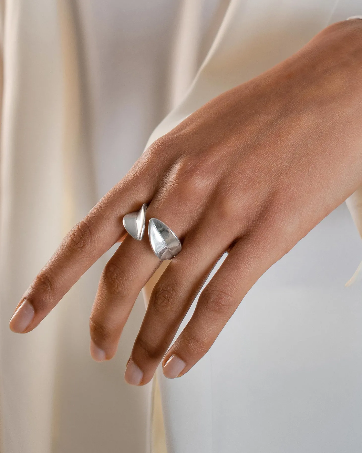 botanica_ring_silver_3.webp Botanica ring silver