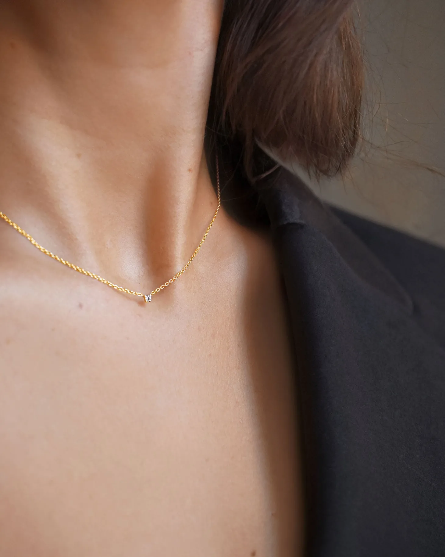 diamond_sky_drop_necklace_3-1.webp Diamond Sky drop necklace gold