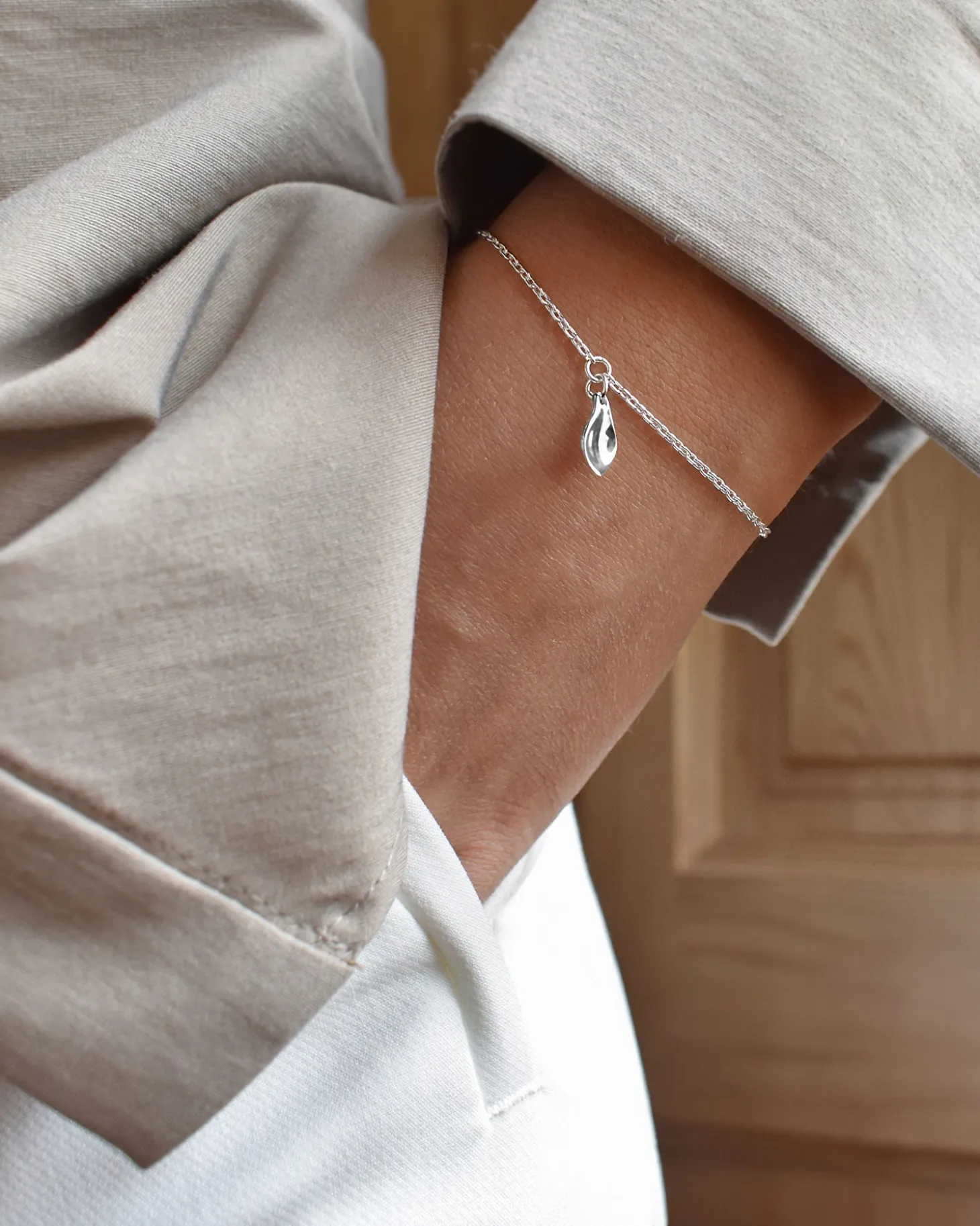 gaias_grace_drop_bracelet_2.webp Gaias Grace drop bracelet silver