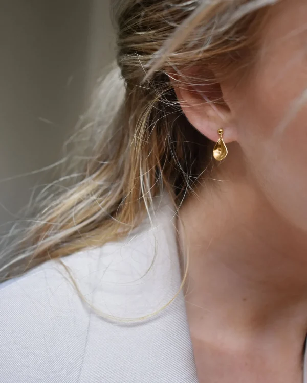 Gaias Grace drop studs gold