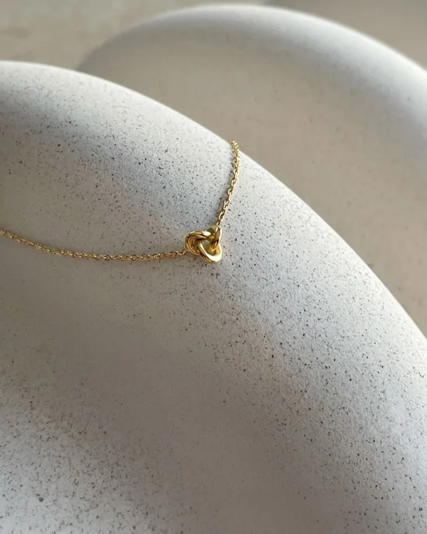 Le Knot drop necklace gold