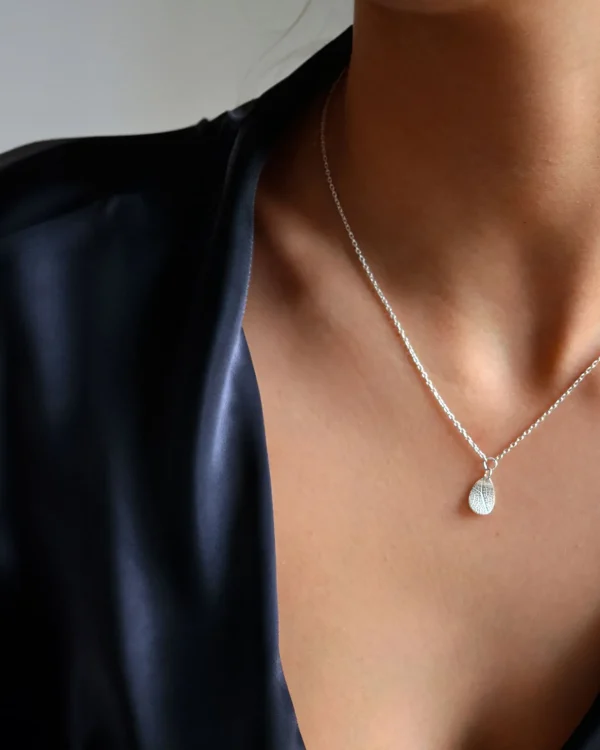 Leaf drop necklace silver