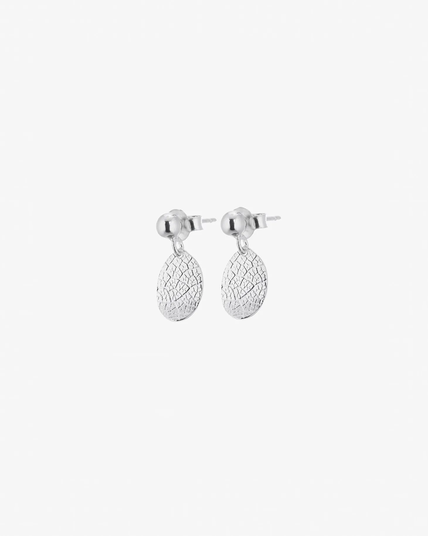 leaf_drop_studs_silver_0.webp Leaf drop studs silver