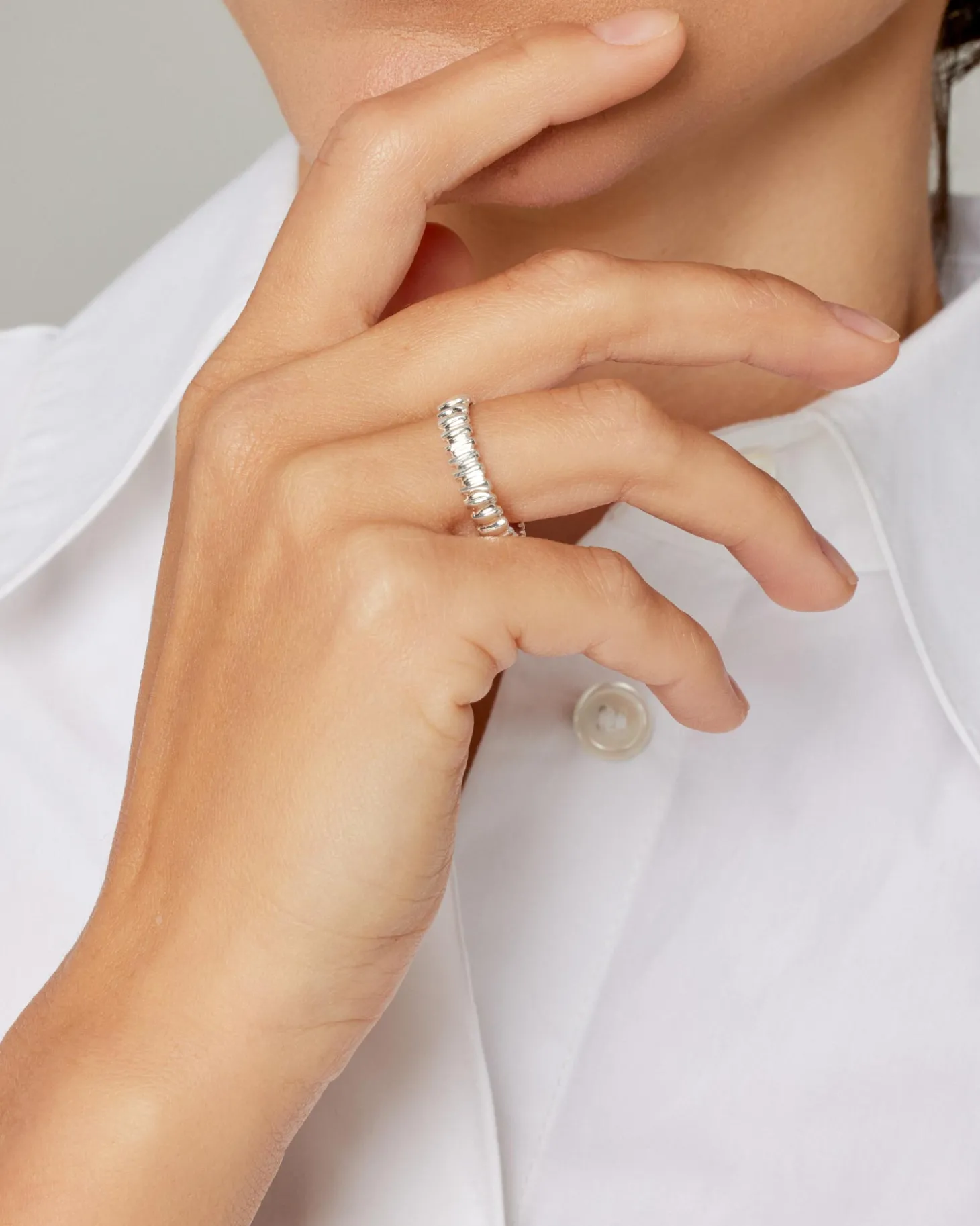 les_roches_drop_ring_silv_2.webp Les Roches drop ring silver