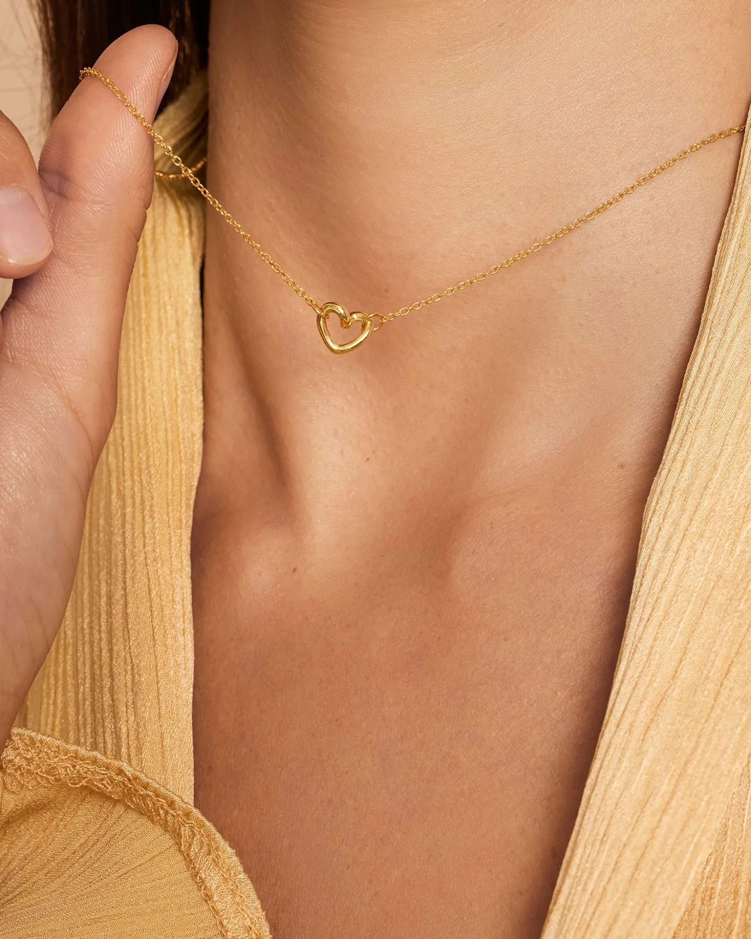 love_vibe_drop_necklace_g_2.webp Love Vibe drop necklace gold