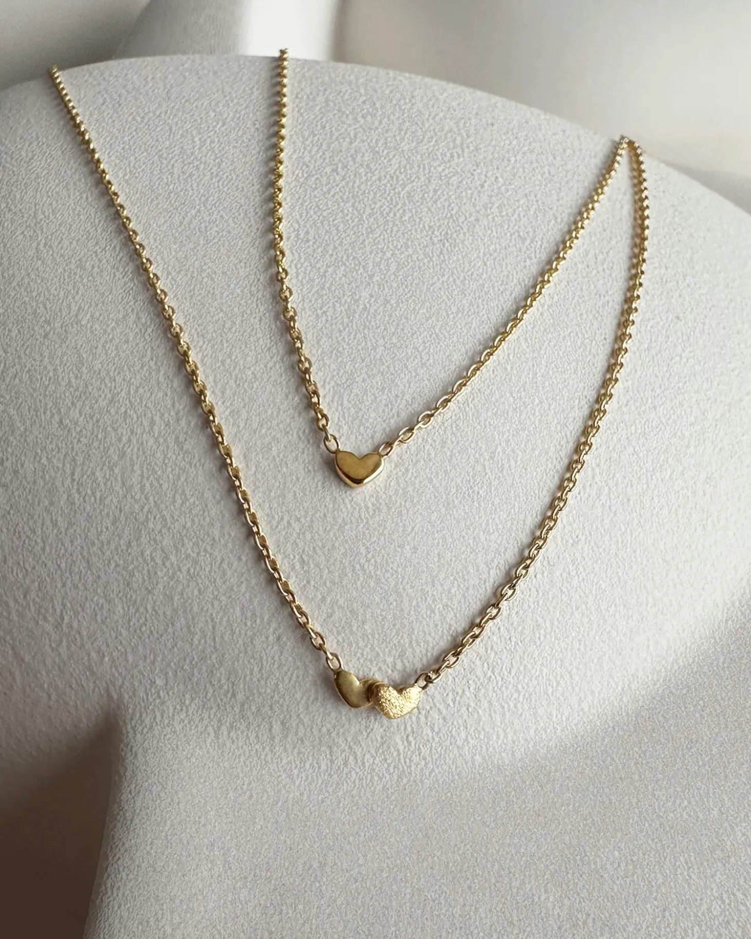 loving_heart_drop_necklac_5-1.webp Loving Heart drop necklace gold