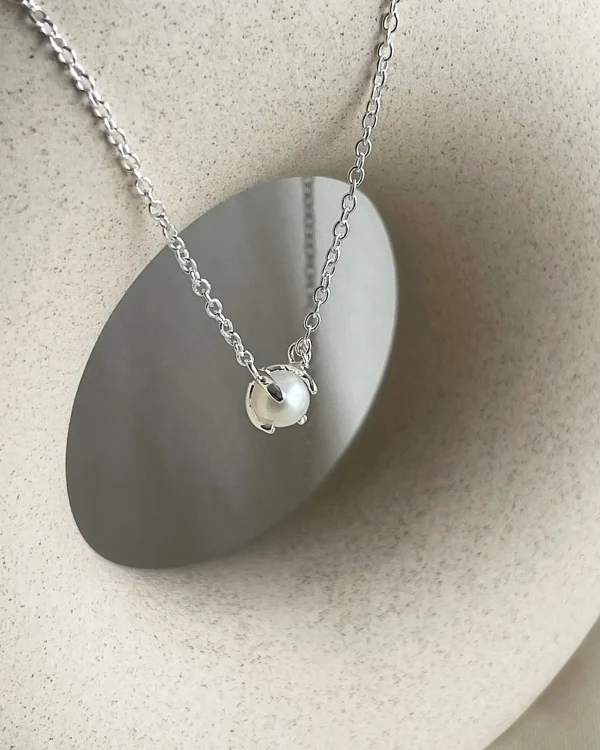 Petite Pearl necklace silver