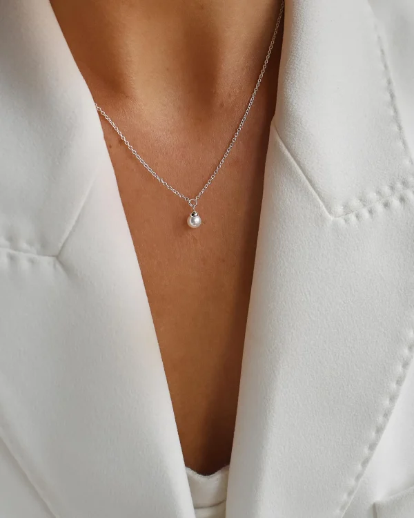 Petite Pearl single necklace silver