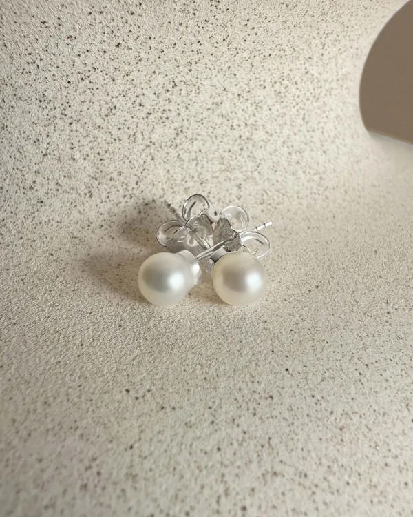 Petite Pearl single studs silver