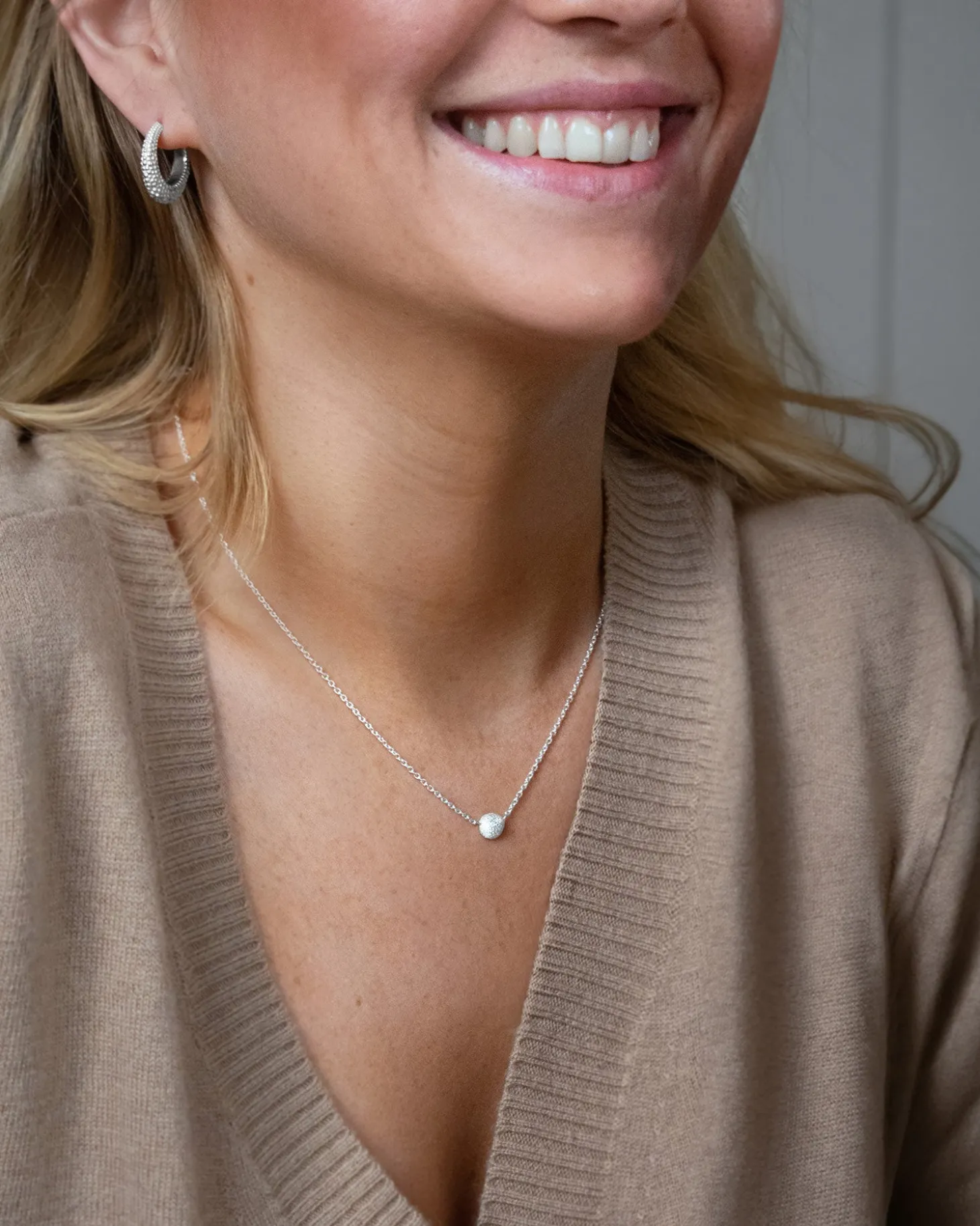 stardust_shine_drop_neckl_2.webp Stardust shine drop necklace silver
