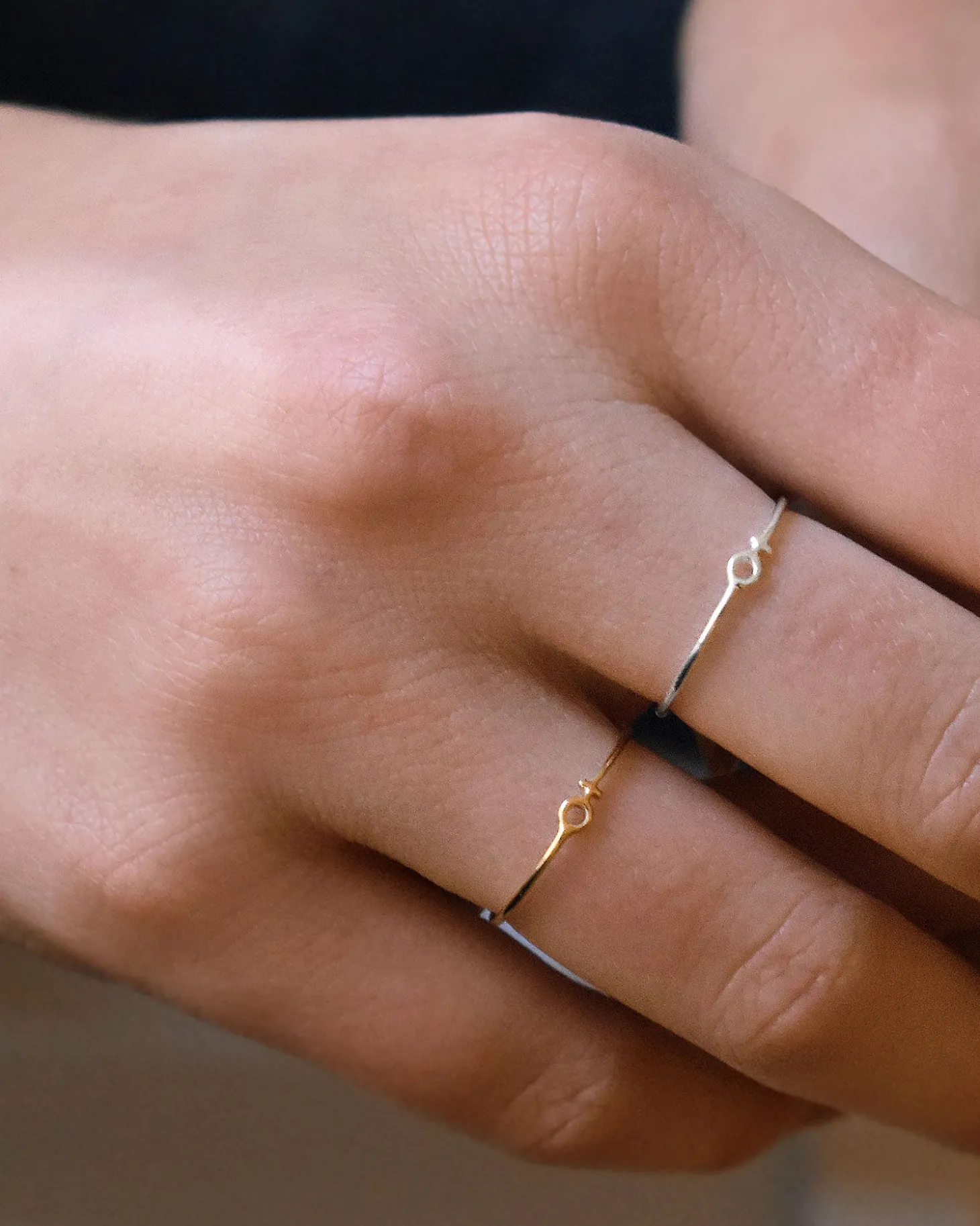 women_unite_drop_ring_sil_1.webp Women Unite drop ring silver