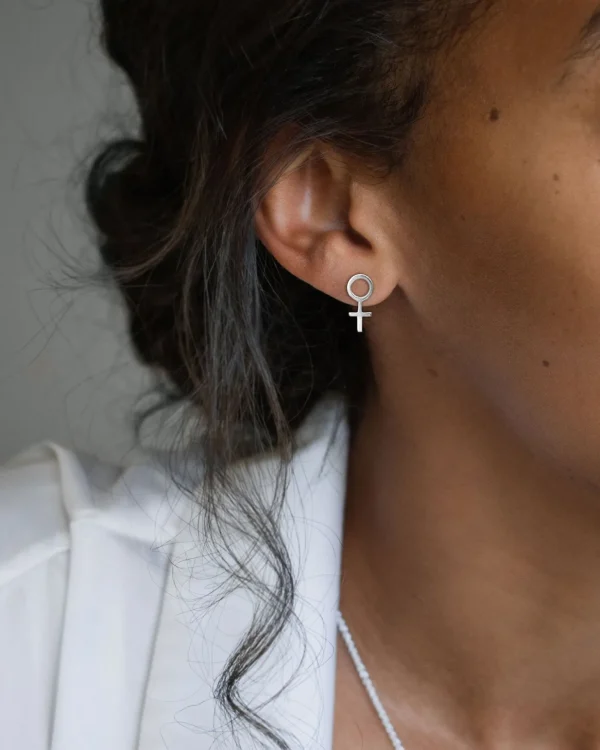Women Unite small studs silver